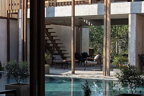 Hachi Homestay & Spa