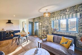 Host Stay The Lodge