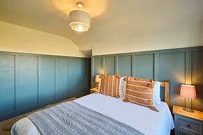 Host Stay The Lodge
