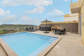Magnifica Gozitan Villa Pool And Jacuzzi