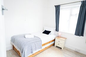 Stunning 3 Bed Home in Sandbanks