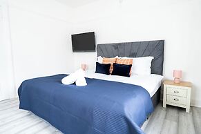 Stunning 3 Bed Home in Sandbanks