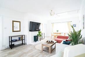 Stunning 3 Bed Home in Sandbanks