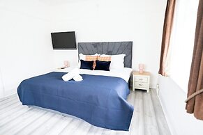 Stunning 3 Bed Home in Sandbanks