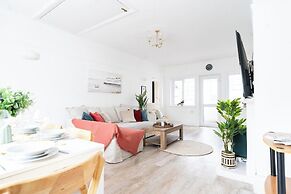 Stunning 3 Bed Home in Sandbanks