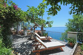 Torre Sponda Casa Angelica Private Beach