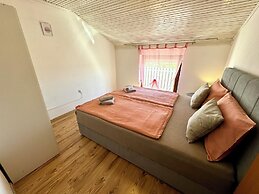 Apartment Lora 1