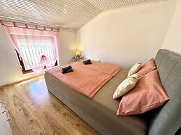 Apartment Lora 1