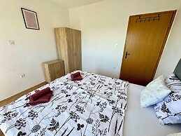 Apartment Lora 2