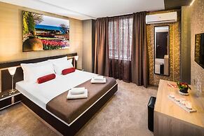 Central Point Boutique Hotel