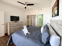 Steps to Sandy Beach Pool Renovated 2BR Condo