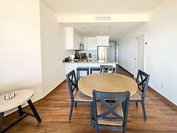 Steps to Sandy Beach Pool Renovated 2BR Condo