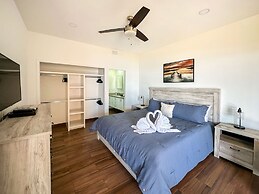 Steps to Sandy Beach Pool Renovated 2BR Condo
