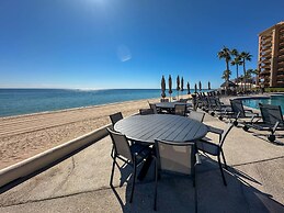 Steps to Sandy Beach Pool Renovated 2BR Condo