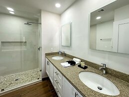 Steps to Sandy Beach Pool Renovated 2BR Condo