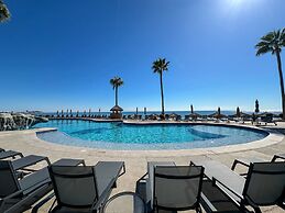 Steps to Sandy Beach Pool Renovated 2BR Condo