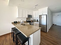 Steps to Sandy Beach Pool Renovated 2BR Condo