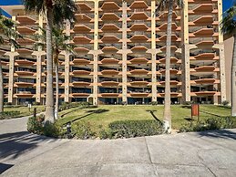 Steps to Sandy Beach Pool Renovated 2BR Condo