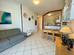 Bright Apartment With Shared Pool