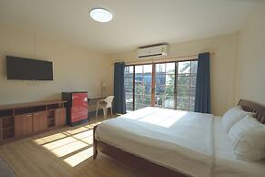 V Tharm Hotel