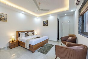 ELIVAAS 5 BHK With Pvt Pool - Zenora