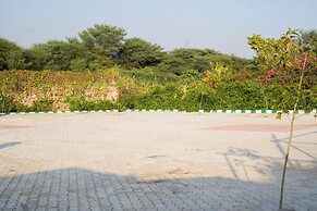 ELIVAAS 5 BHK With Pvt Pool - Zenora