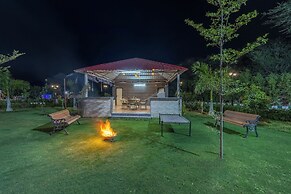 ELIVAAS 5 BHK With Pvt Pool - Zenora