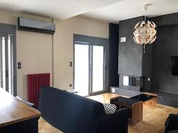 Luxurious Apartment With big Balcony Best Location