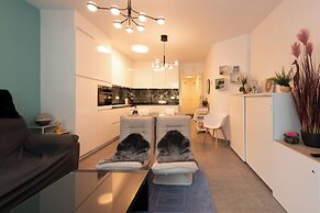 Newly-built Apartment by the sea