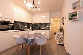 Newly-built Apartment by the sea