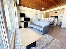 Apartment in Wenduine With Stunning Seaviews