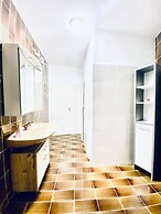 Spacious 4 BR Apt Perfect for Groups