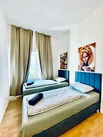 Spacious 4 BR Apt Perfect for Groups