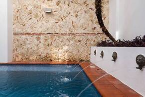 Luxury Apartment– Private Pool & Rooftop Jacuzzi