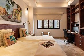 Luxury Apartment– Private Pool & Rooftop Jacuzzi