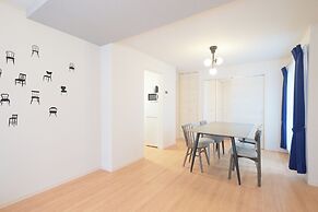 Sunny Court by Tranova