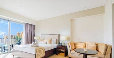LUX The JW Marina Studio 4