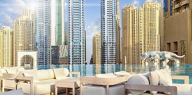 LUX The JW Marina Studio 4