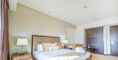 LUX The JW Marina Studio 4