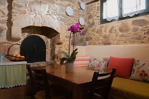 Orgon Farm Houses