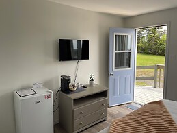 Buoy & Arrow Restaurant and Suites