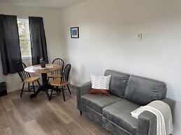 Buoy & Arrow Restaurant and Suites