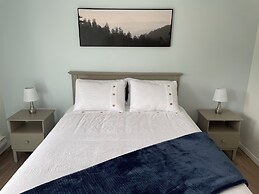 Buoy & Arrow Restaurant and Suites