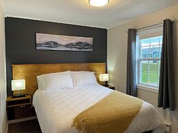 Buoy & Arrow Restaurant and Suites