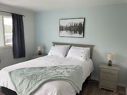 Buoy & Arrow Restaurant and Suites