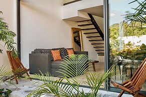 Mistiq Luxury Condo Min. from Everything