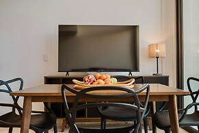 Mistiq Luxury Condo Min. from Everything