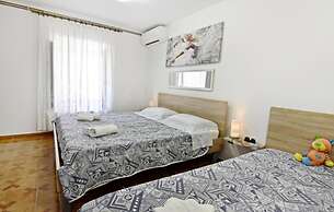 Comfortable Apartment in Umag With Parking Space