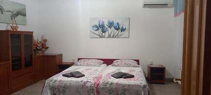 Comfortable Apartment in Umag With Parking Space