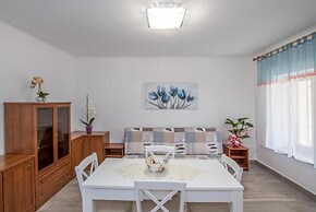 Comfortable Apartment in Umag With Parking Space